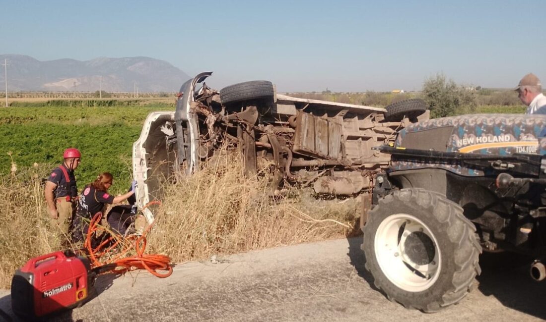 Manisa’nın Turgutlu ilçesinde kamyonetin takla atması sonucu meydana gelen trafik