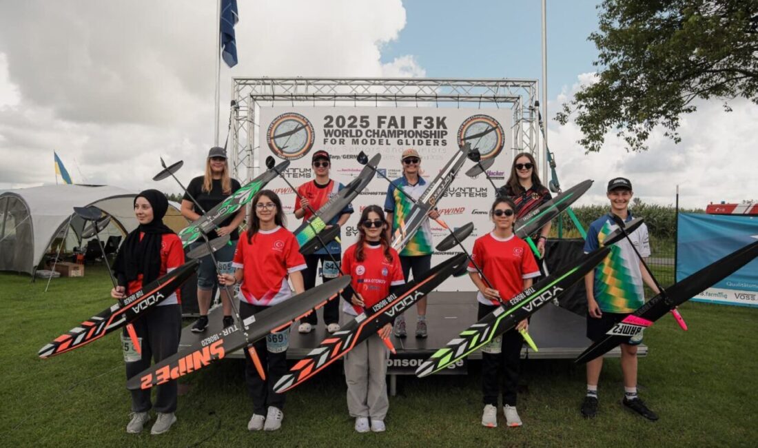 Uluslararası Havacılık Yarışması’nda Cansu Birgül dünya ikincisi ve Asude Sümeyye