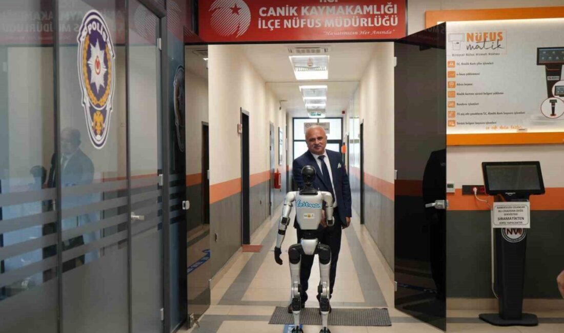 CANİKFEST kapsamında Samsun’a getirilen insansı robot Festman, Canik İlçe Nüfus