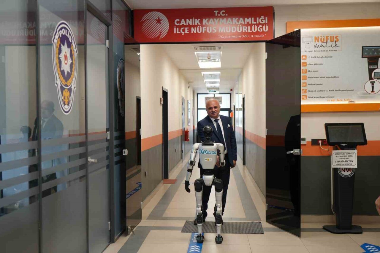 CANİKFEST kapsamında Samsun’a getirilen insansı robot Festman, Canik İlçe Nüfus