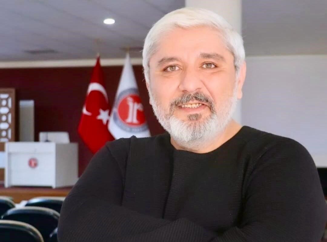 Sivas Cumhuriyet Üniversitesi Öğretim Üyesi Doç. Dr. Sefer Darıcı’nın “America