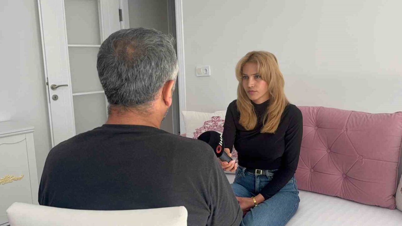 Evlatlarını okula götürürken, yanından hızlı geçen sürücüyü uyardığı için çocuklarının