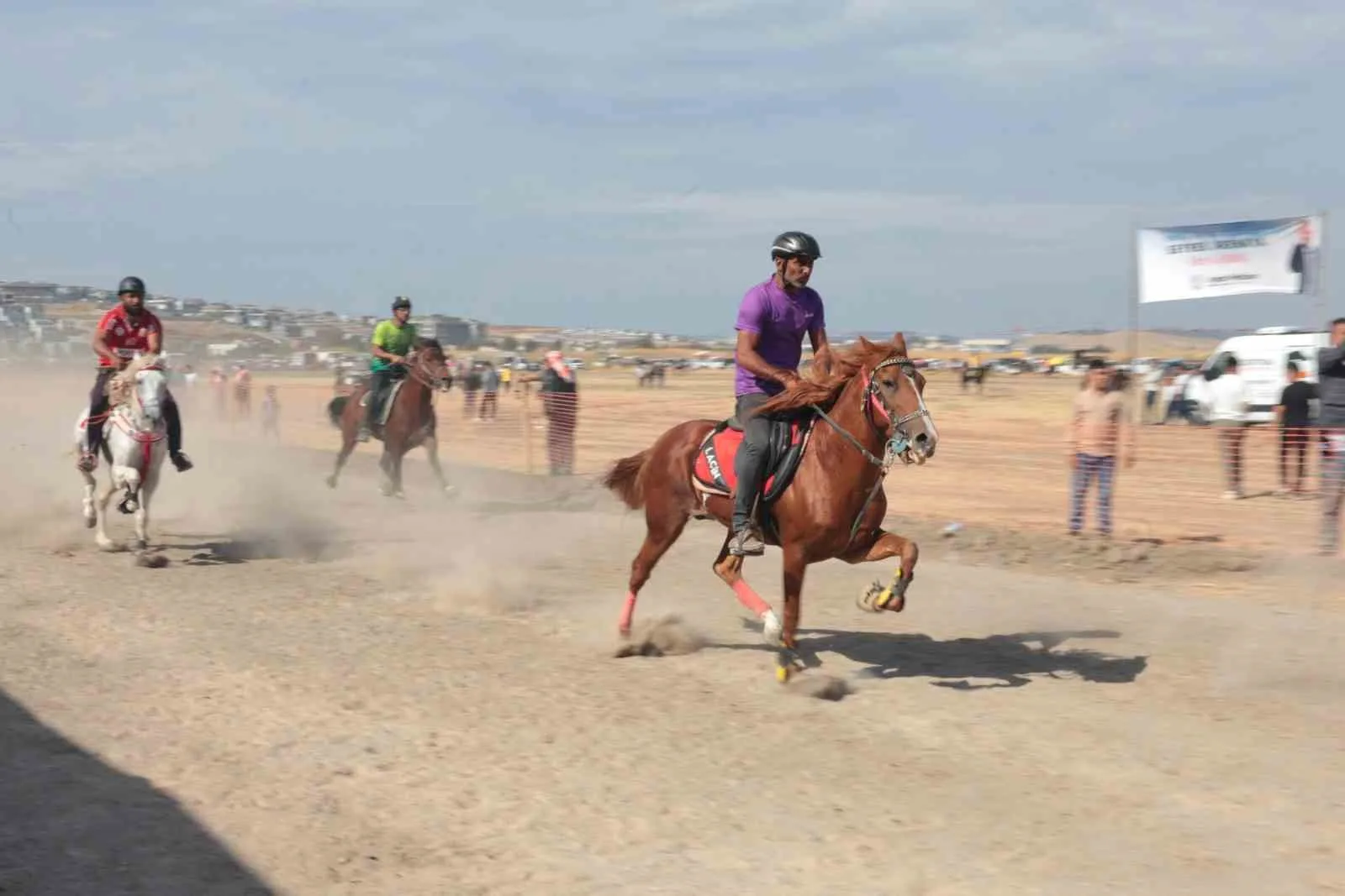 Menemen’de 11. Geleneksel Rahvan At Yarışları şölen havasında yapıldı. 184