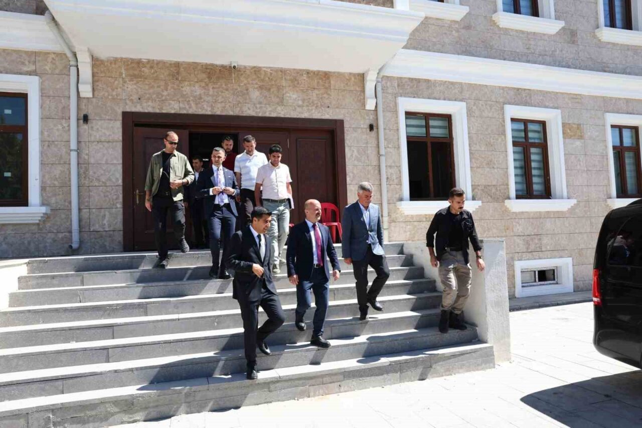 Adıyaman’ın Tut ilçesinde yapımı tamamlanan Tut Kaymakamlığı yeni hizmet binası