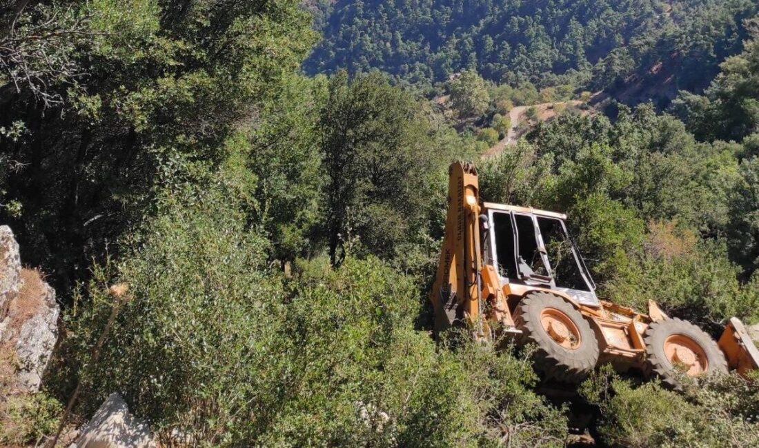 Manisa’nın Salihli ilçesinde meydana gelen kazada uçurumdan yuvarlanan kepçenin operatörü