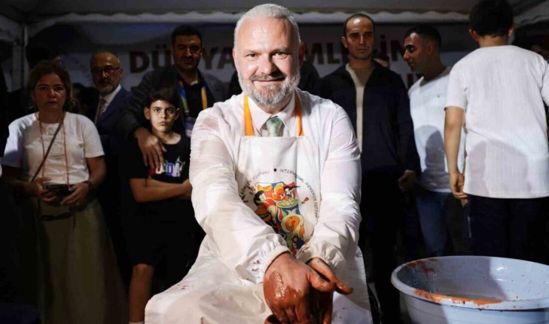 Menemen Belediyesi Uluslararası Menemen Çömlek Festivali’nde açılış coşkusu yaşandı. 41