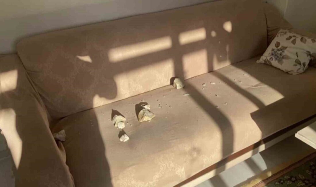 Ümraniye’de bir inşaat alanında gerçekleştirilen kontrollü dinamit patlaması kameralara yansıdı.