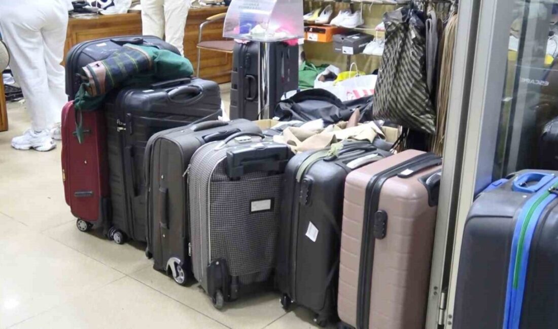 Üniversitelerin açılmasına kısa süre kala valiz tamircilerinde yoğunluk yaşanıyor. Öğrencilerin