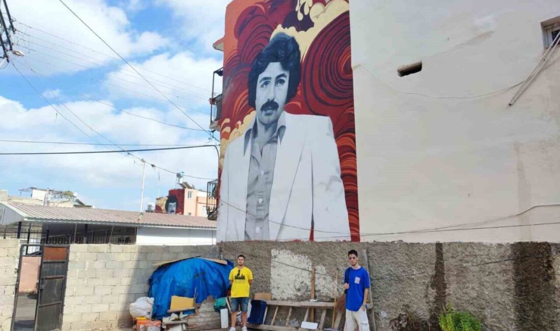 Adana’da iki grafiti sanatçısı, Ferdi Tayfur ve Müslüm Gürses’in büyüdüğü