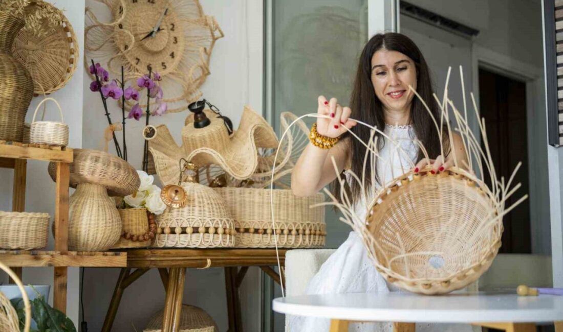 Mersin Büyükşehir Belediyesinin üretici kadın stantları, kadınların üretimlerini geniş kitlelere