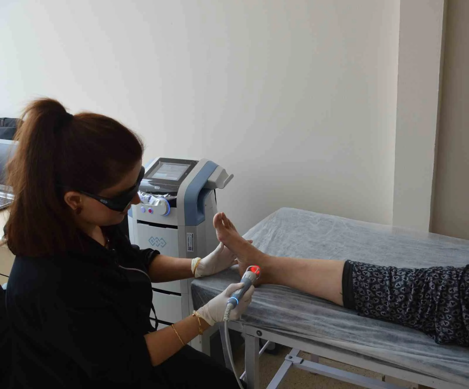 Uşak Eğitim ve Araştırma Hastanesi, hastalarına en ileri tedavi imkanları