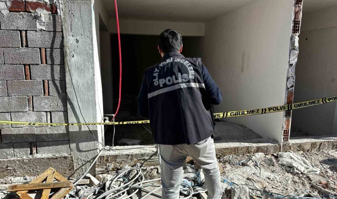 UŞAK (İHA) – Uşak’ta inşaat halindeki apartmanın dördüncü katından düştüğü