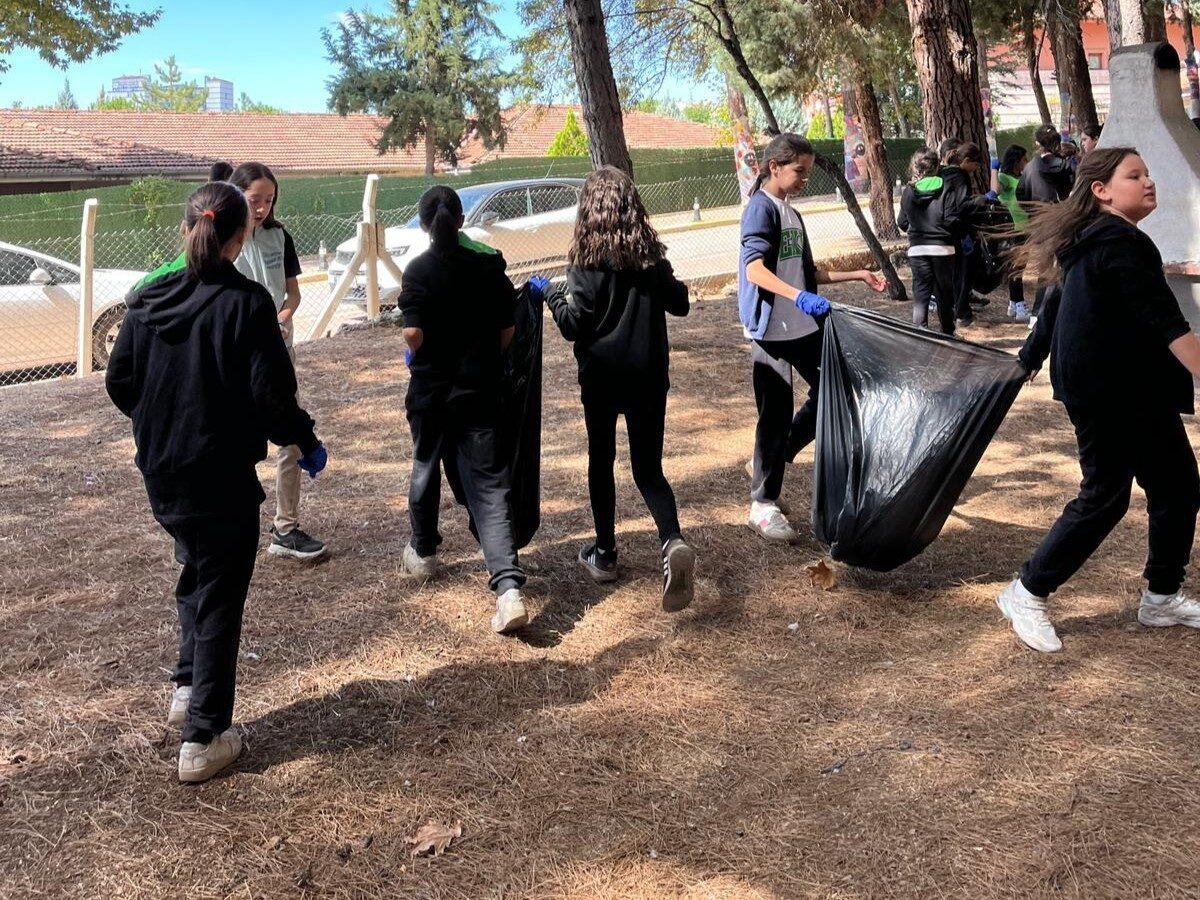 Uşak’ta Dünya Temizlik günü nedeniyle Lets Do It Uşak İl