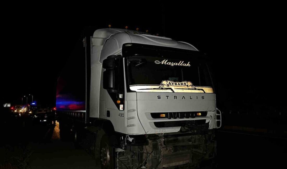 Uşak’ta tır ile otomobilin çarpışması sonucu 1 kişi hayatını kaybederken,