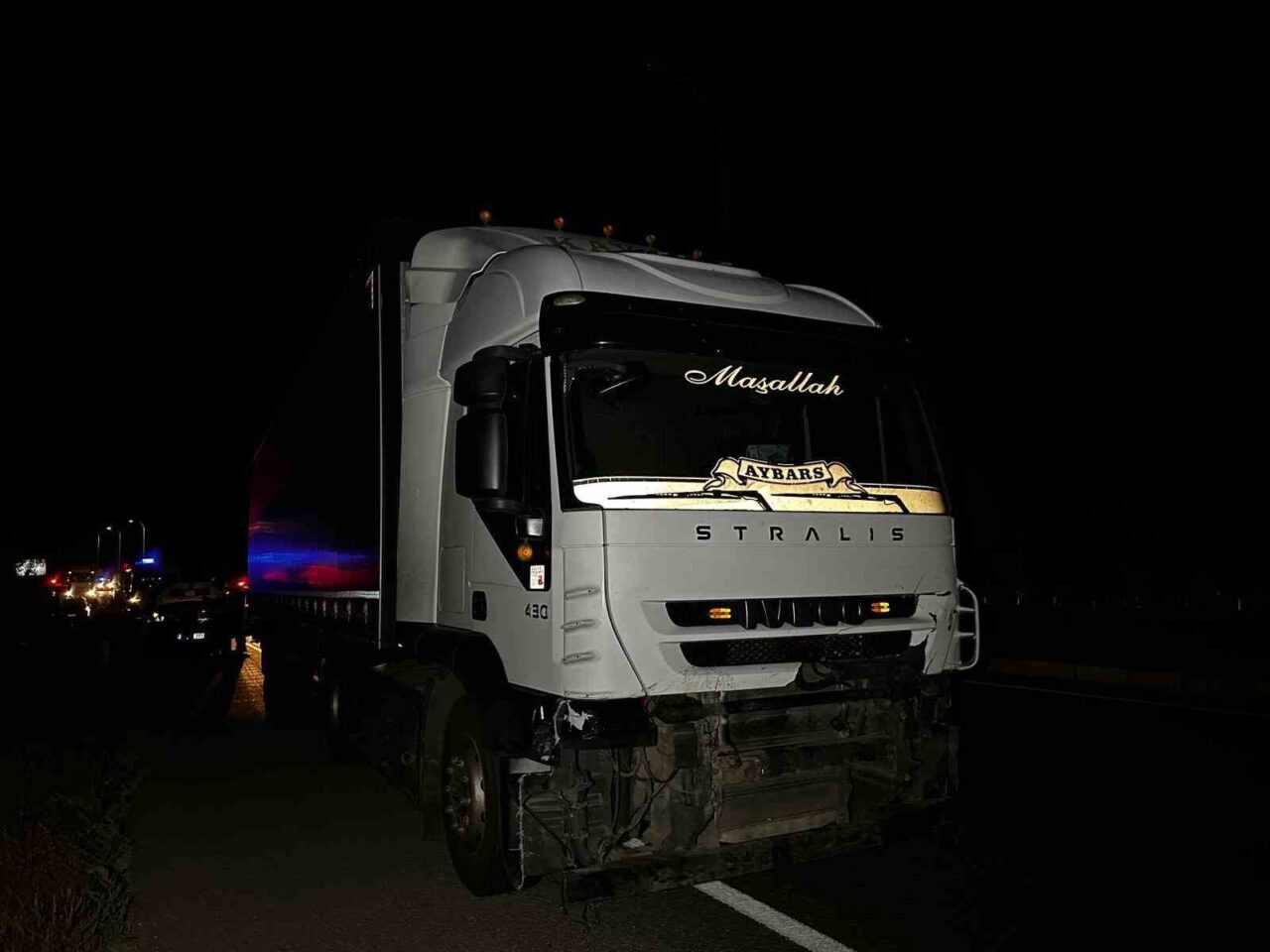 Uşak’ta tır ile otomobilin çarpışması sonucu 1 kişi hayatını kaybederken,