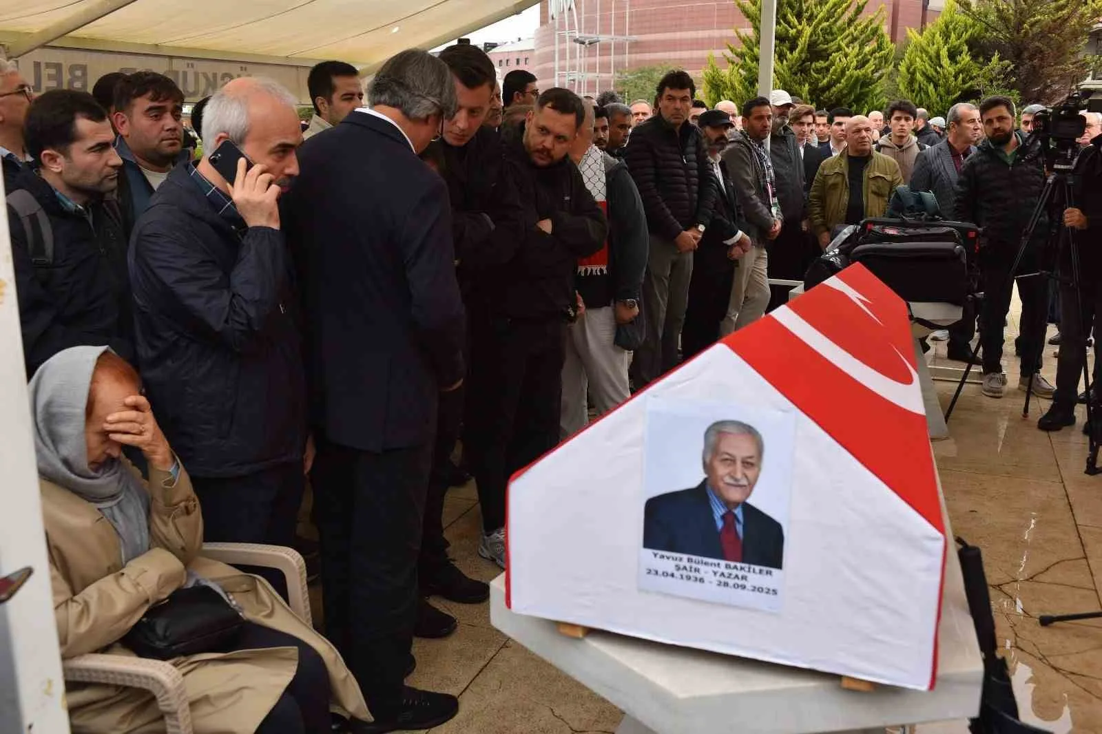 Hayatını kaybeden Türk edebiyatının usta isimlerinden şair ve yazar Yavuz