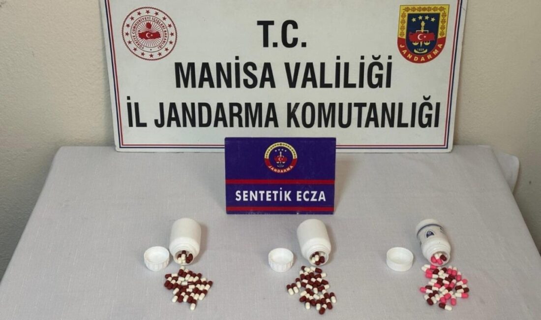 Manisa’nın Alaşehir ilçesinde JASAT ekiplerinin yaptığı kontrolde iki şahsın üzerinden