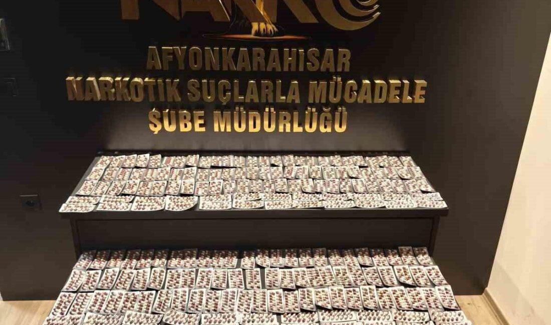 Afyonkarahisar’da durdurulan otomobilde 3 bin 885 adet uyuşturucu hapla yakalanan