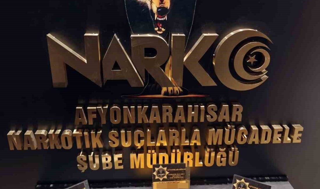 Afyonkarahisar’da polis tarafından gerçekleştirilen operasyonda uyuşturucu maddeler ile yakalanan 3