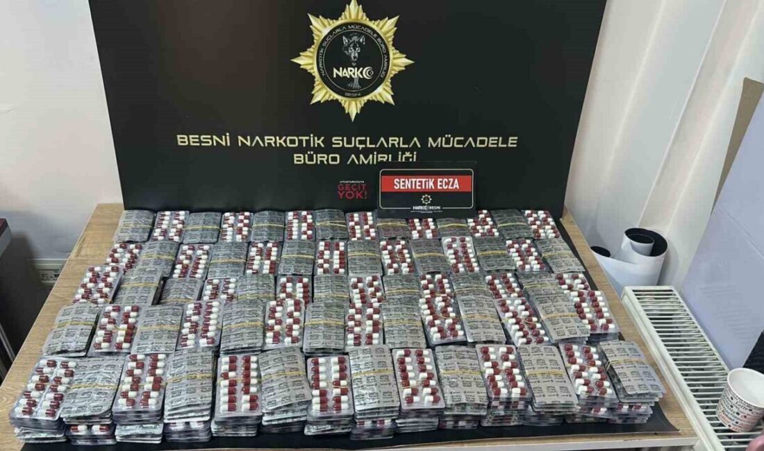 Adıyaman’ın Besni ilçesinde düzenlenen uyuşturucu operasyonunda binlerce sentetik ecza hapı