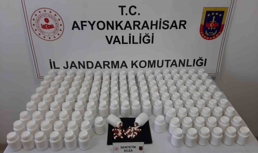Afyonkarahisar’da jandarma tarafından bir eve yapılan baskında 8 bin 81