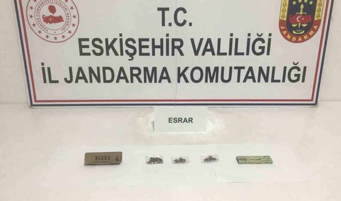 Eskişehir’de jandarma ekiplerince esrar alışverişi yapılacağı bilgisi üzerine yapılan çalışma
