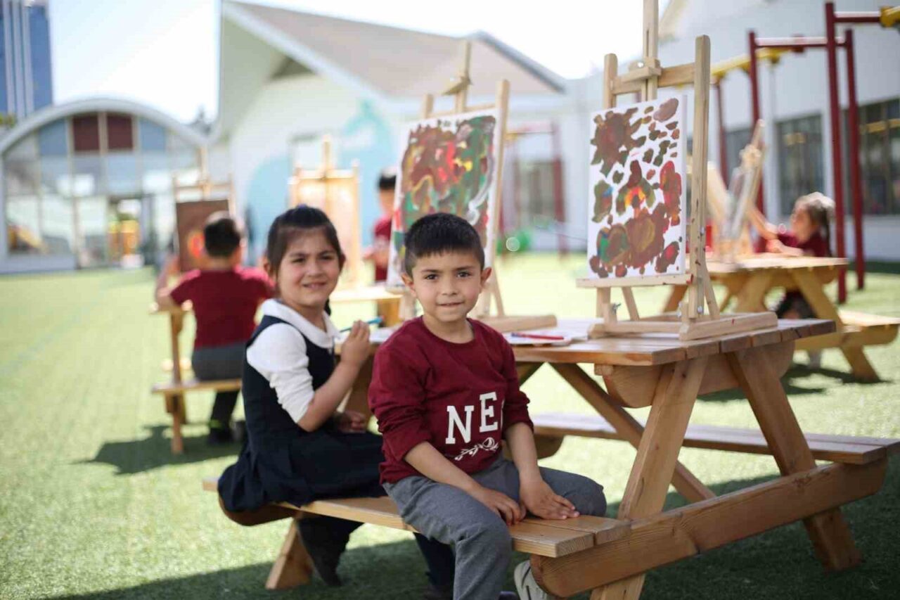 Okula başlama sürecinde yaşanan kaygı ve duygusal dalgalanmaların doğal olduğunu