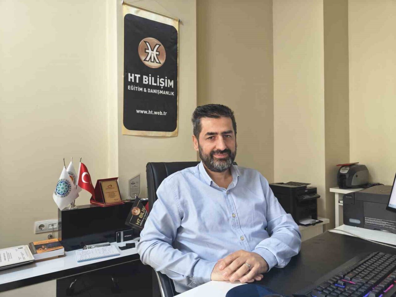 Bilişim Uzmanı Hakan Topuzoğlu, işten ayrılmalarda kurumsal mail hesap şifrelerinin