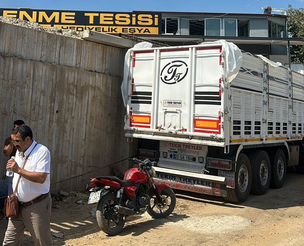 DENİZLİ (İHA) – Denizli’nin Buldan ilçesinde işletmeye üzüm yüklemeye gelen