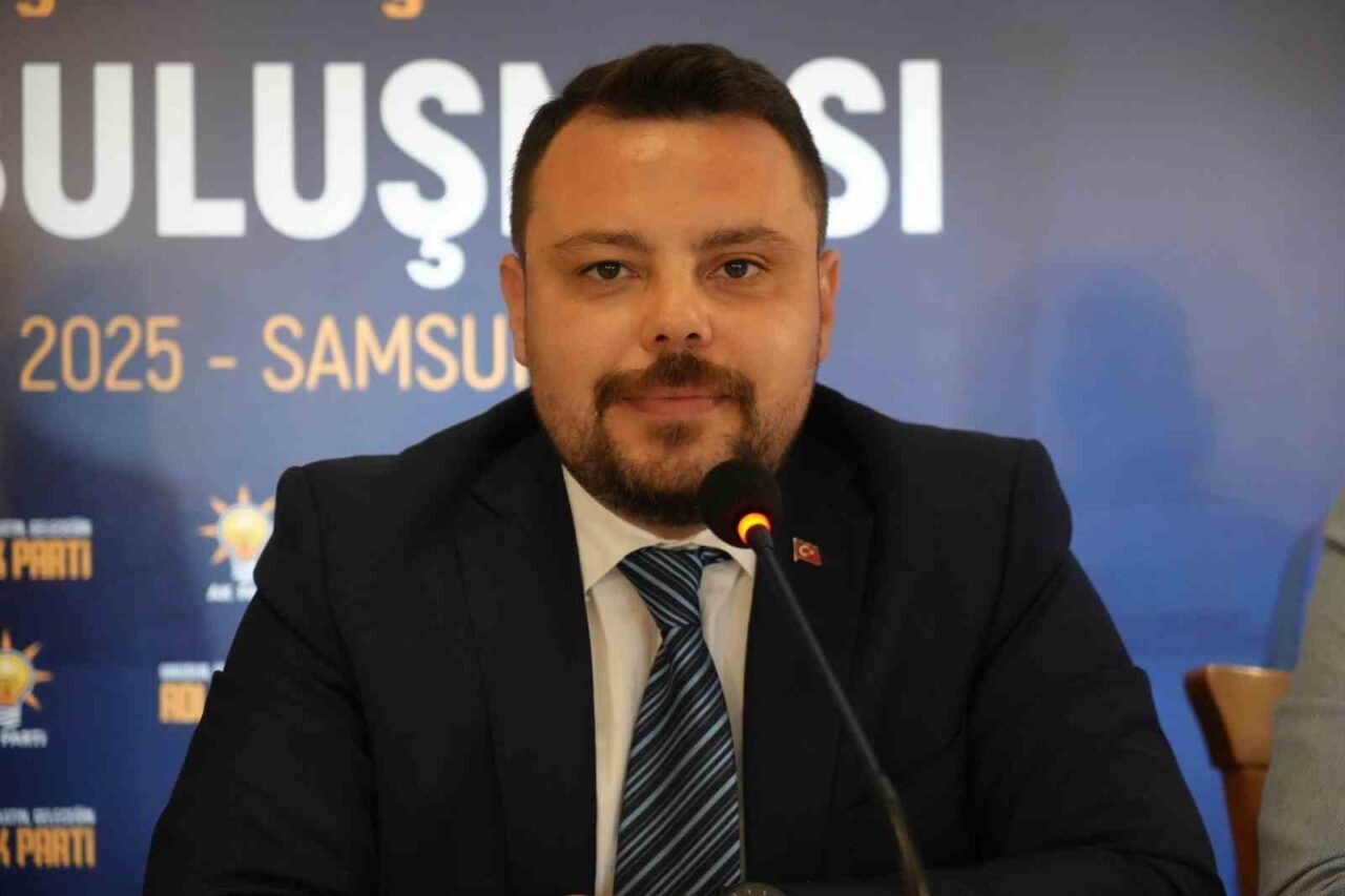 Samsun’da, AK Parti Atakum İlçe Başkanı Hasan Uzun, basınla buluşma