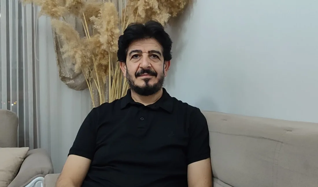 Sivas’ta bir vatandaş, uzun süre takip ettiği dağ keçilerini bahçesinde