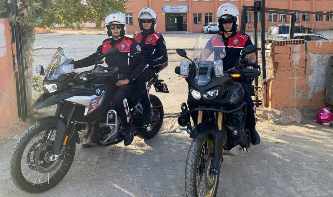 Edirne’nin Uzunköprü ilçesinde göreve başlayan motosikletli Yunus timleri, okul çevrelerinde