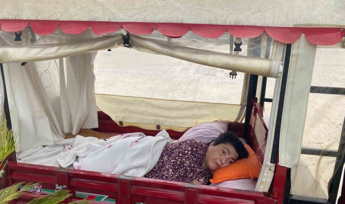 Adana’nın Ceyhan ilçesinde zabıta ekipleri, annesiyle birlikte 3 tekerlekli mopedin