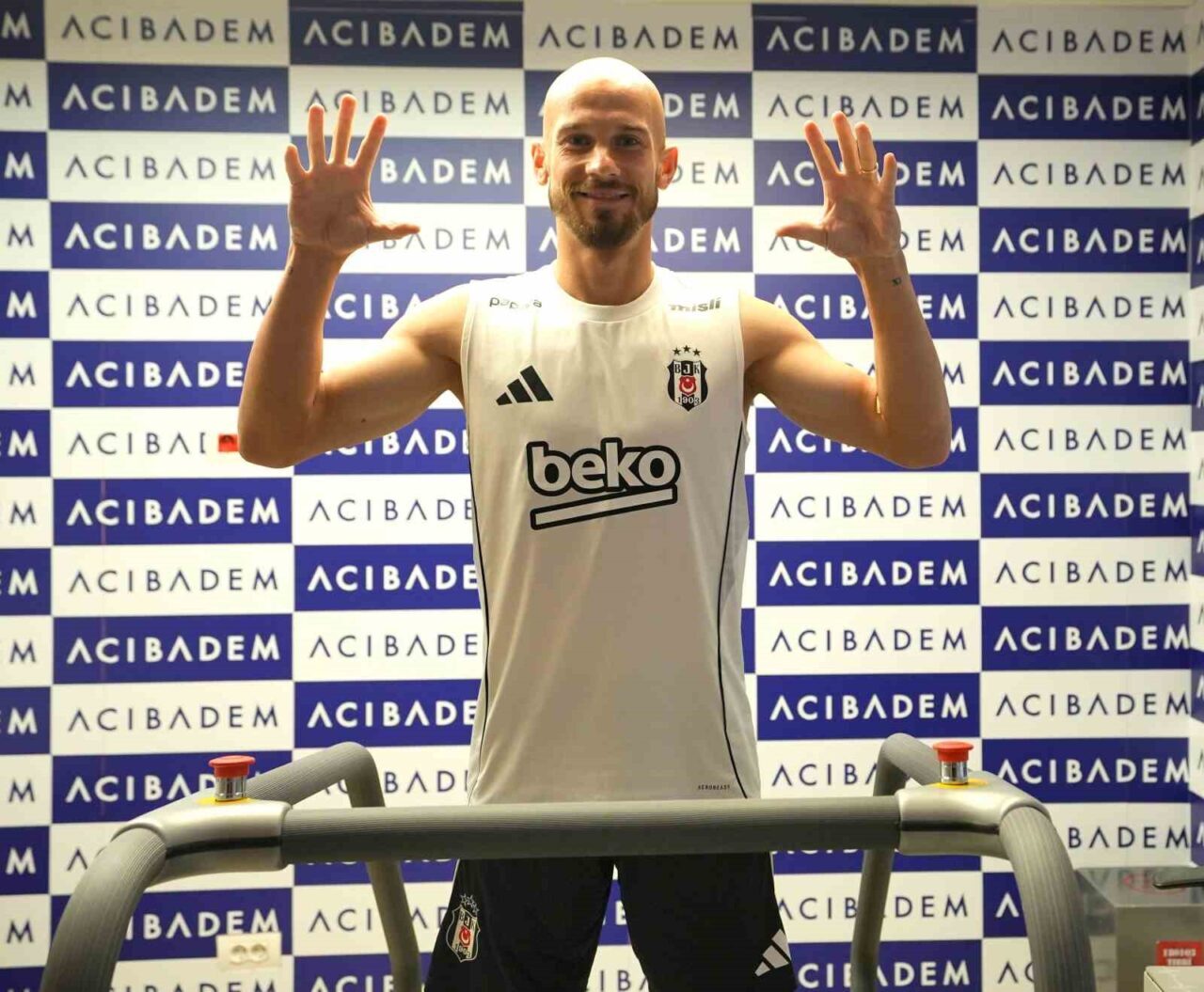Beşiktaş’ın transfer görüşmesine başladığı Çek futbolcu Vaclav Cerny sağlık kontrolünden
