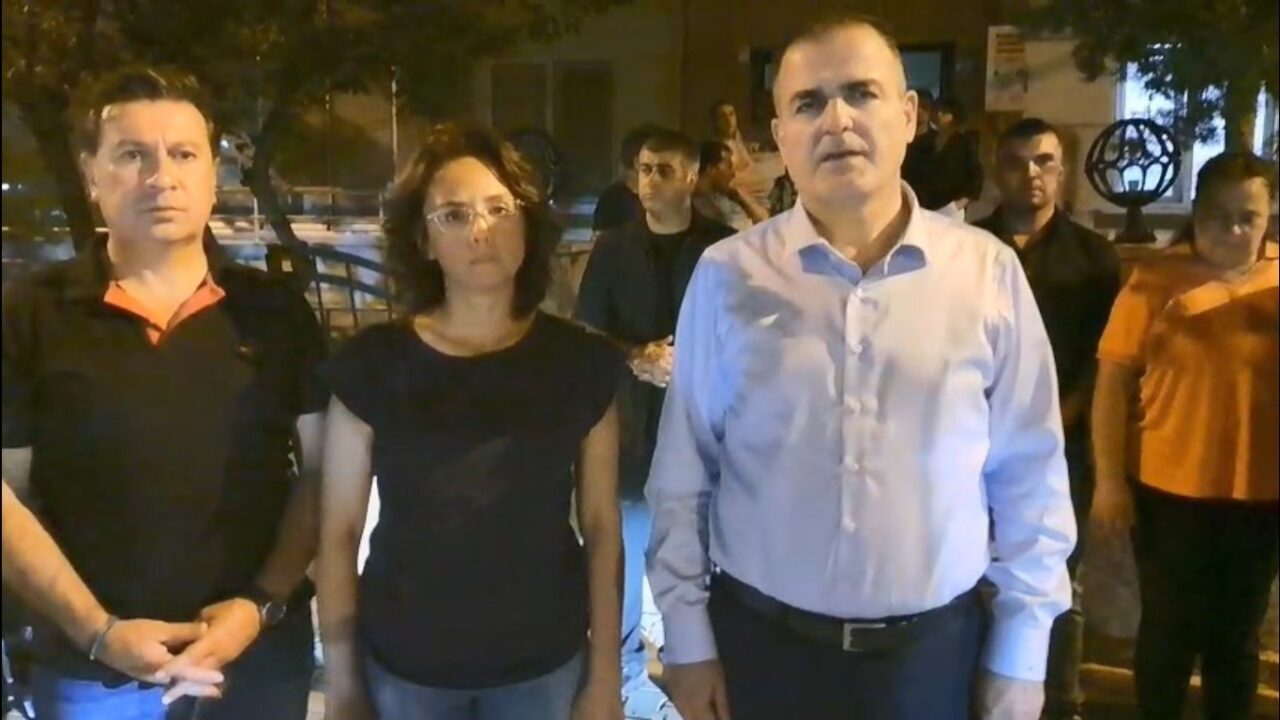 Muğla’nın Menteşe ilçesinde bir dairenin balkonuna molotofkokteyli atıldı. Saldırıya uğrayan