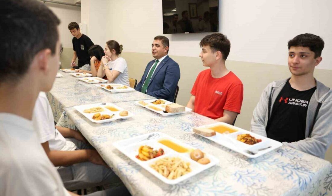 DÜZCE (İHA) – Düzce Valisi Selçuk Aslan, akşam yemeğinde Arsal