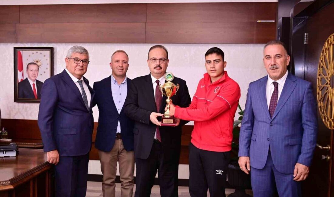 Aydın’ın Karpuzlu ilçesinde yaşayan ve atıcılıktaki yeteneğiyle Türk spor tarihine