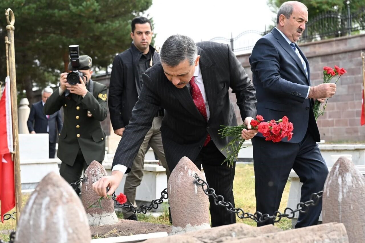 Erzurum Valisi Mustafa Çiftçi, “Gaziler Günü” vesilesiyle Karskapı Şehitliği, Erzurum