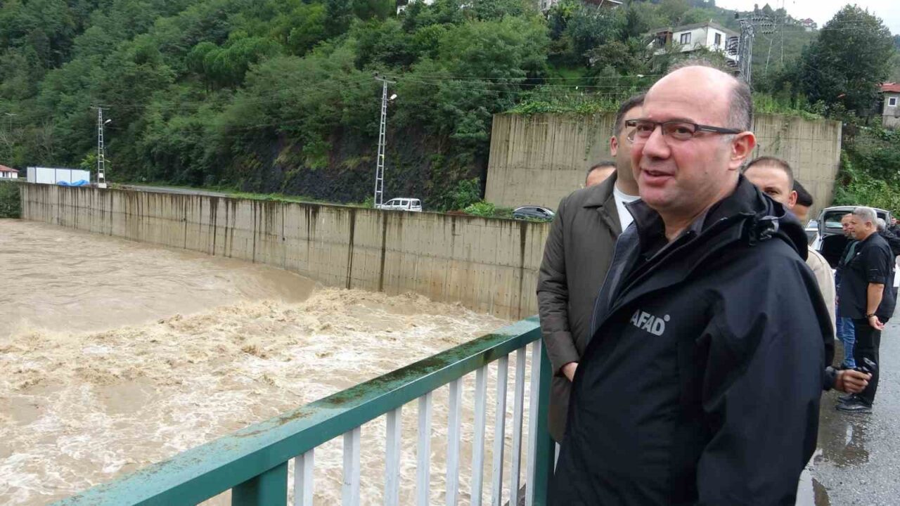 Giresun’da sağanak yağışın etkili olduğu Görele ve Çanakçı ilçelerinde Vali