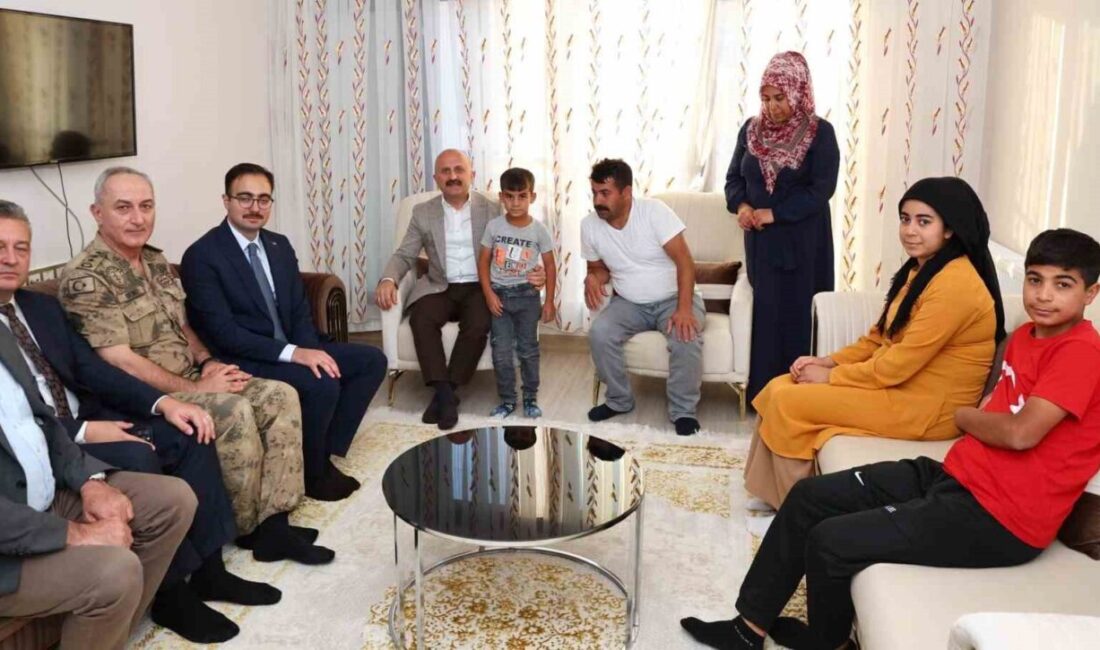 Adıyaman Valisi Osman Varol, Sincik ilçesindeki kalıcı deprem konutlarına yerleşen