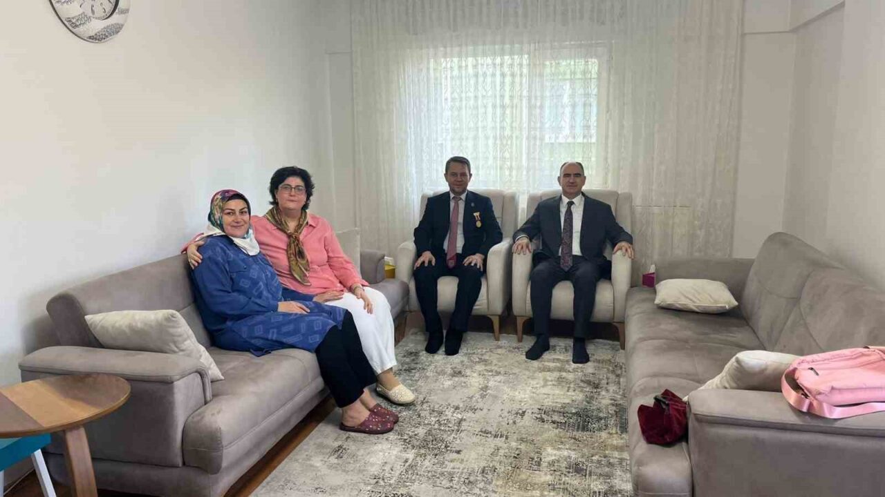 Manisa Valisi Vahdettin Özkan, şehit ve gazilerin gösterdiği kahramanlıkların daima