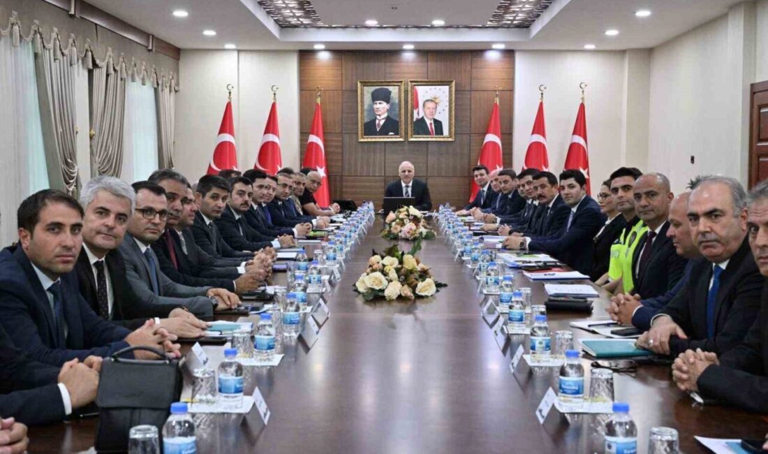 Yeni eğitim öğretim yılı hazırlık ve değerlendirme toplantısı, Vali Murat