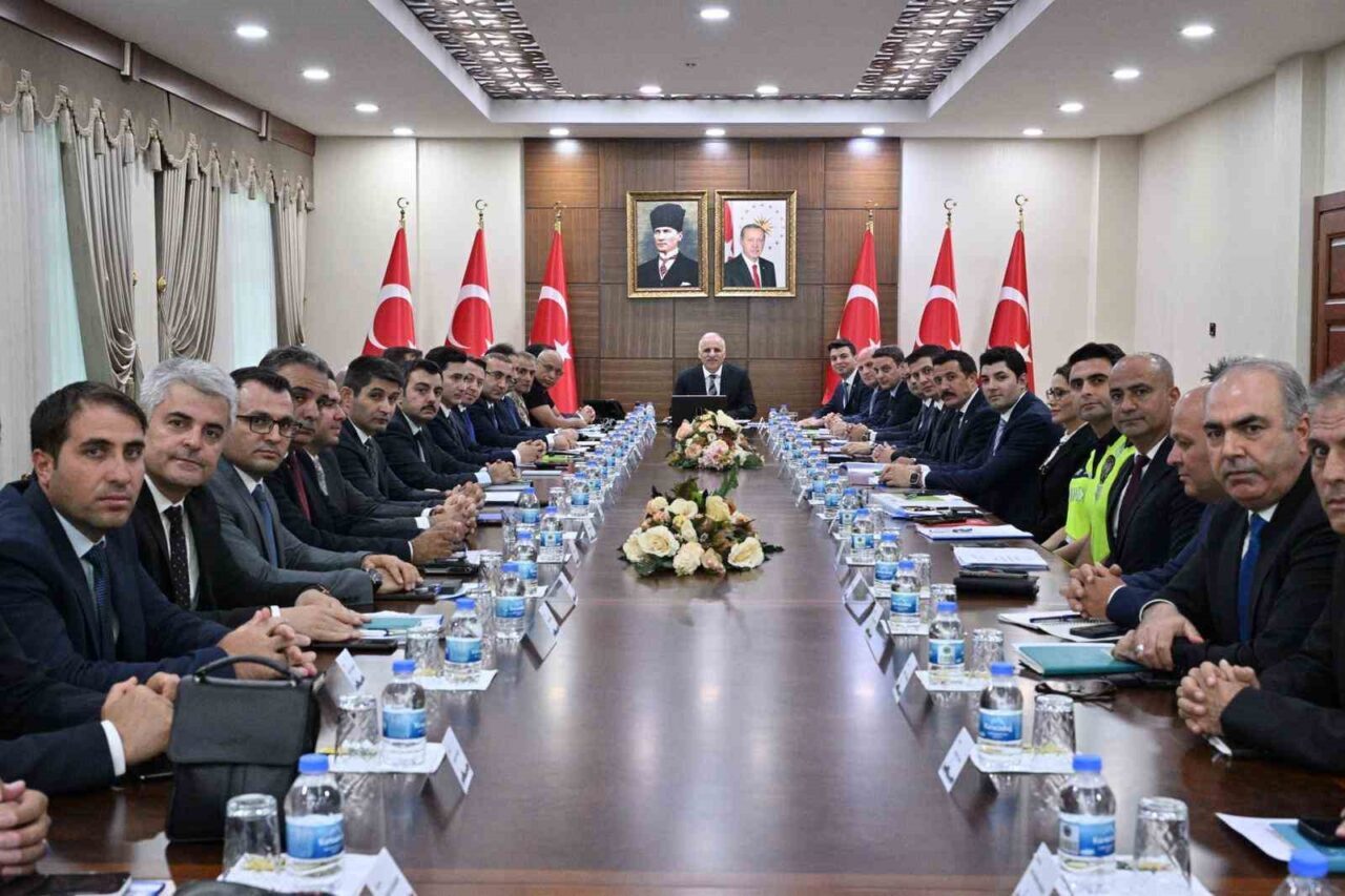 Yeni eğitim öğretim yılı hazırlık ve değerlendirme toplantısı, Vali Murat