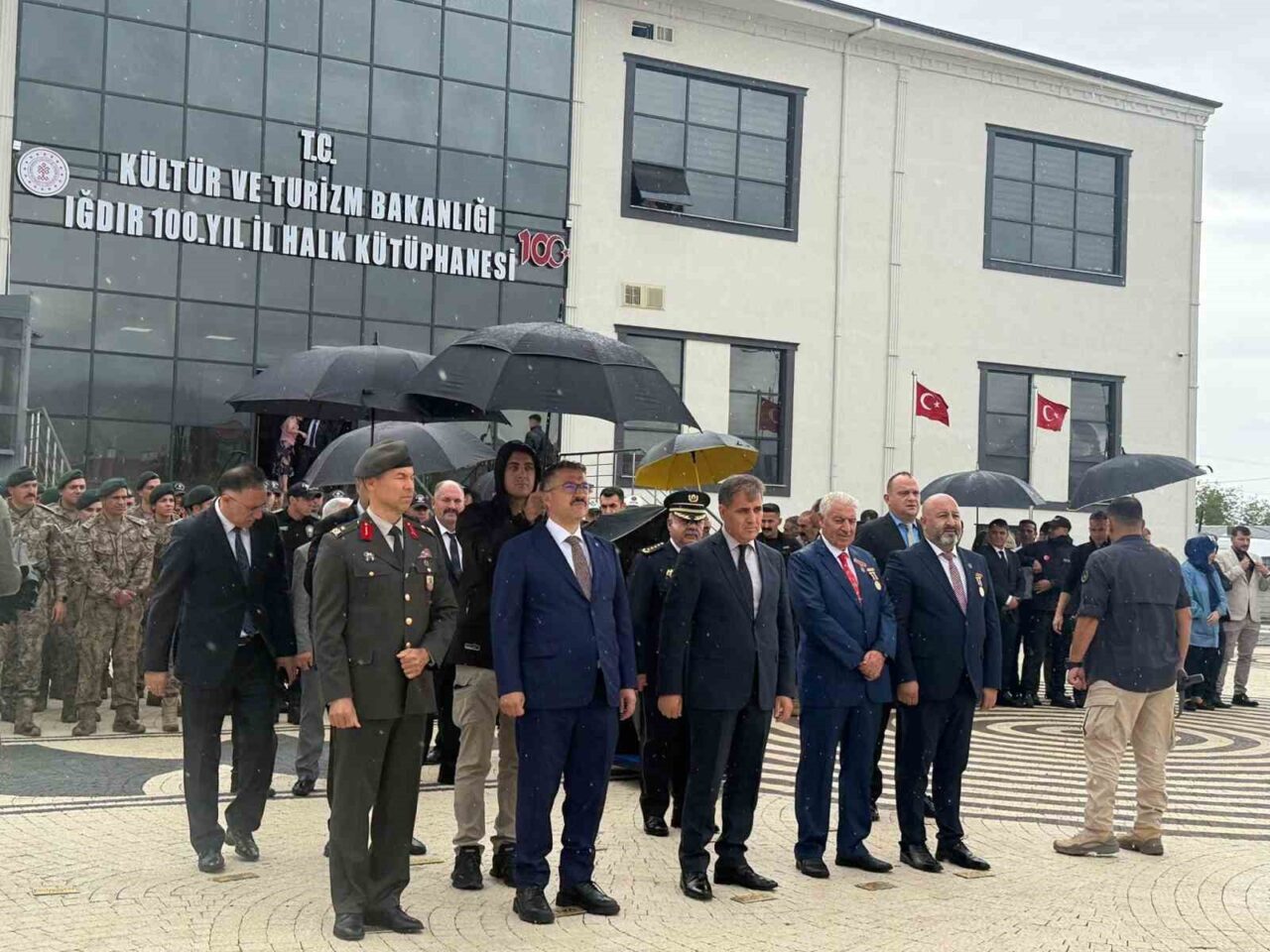 Iğdır’da 19 Eylül Gaziler Günü dolayısıyla 100. Yıl Halk Kütüphanesi