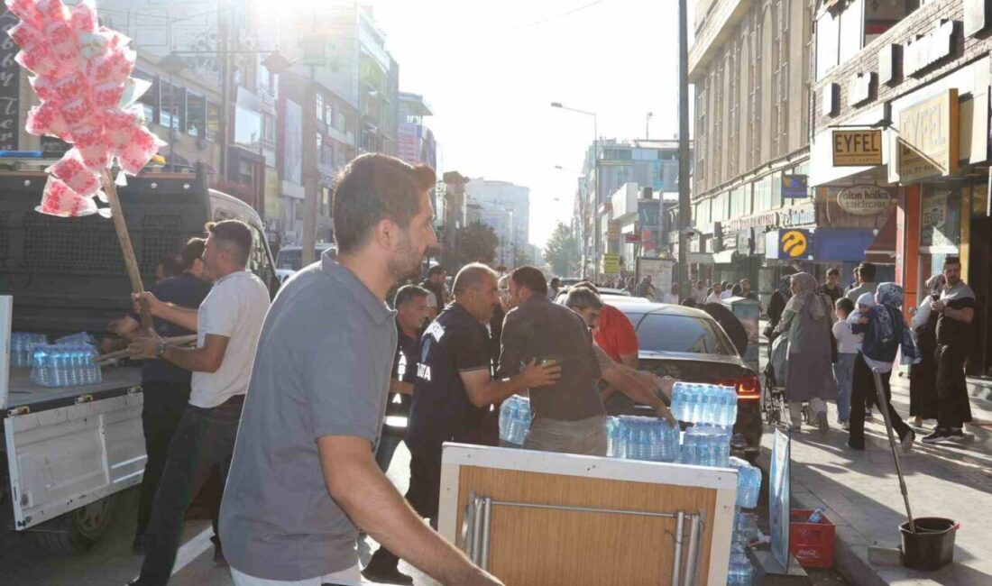 Van Büyükşehir Belediyesi zabıta ekipleri, kaldırımları işgal eden iş yerlerine