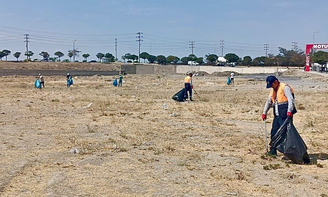 Van Büyükşehir Belediyesi, ’Temiz Bir Van’ sloganıyla temizlik çalışmalarını yürütüyor.