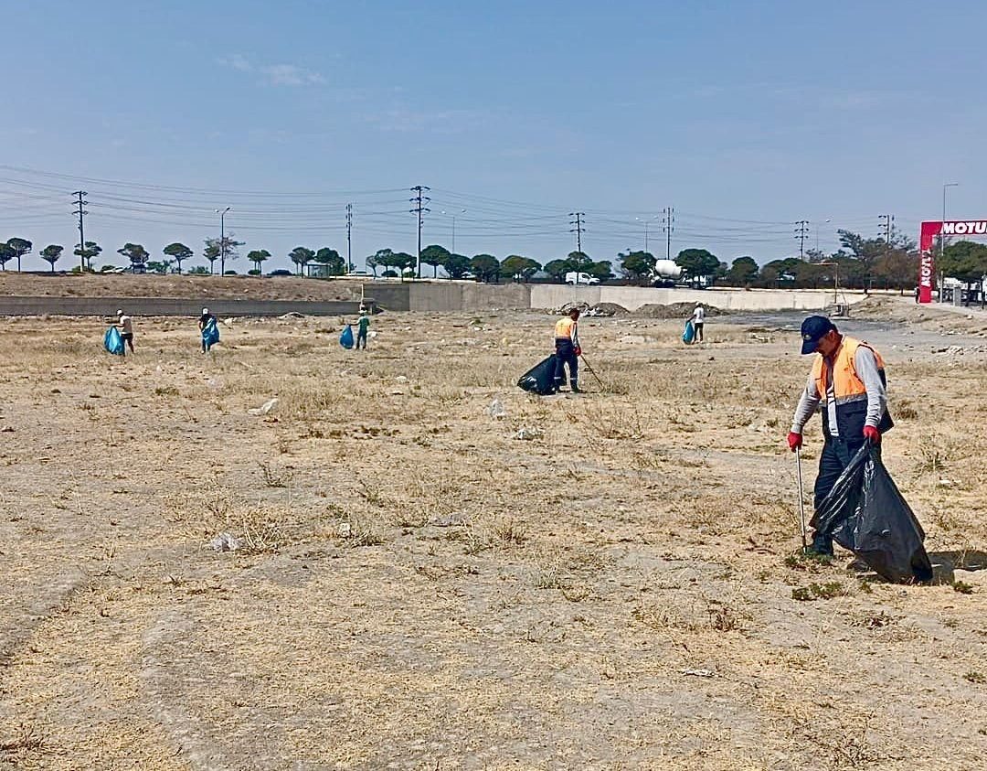 Van Büyükşehir Belediyesi, ’Temiz Bir Van’ sloganıyla temizlik çalışmalarını yürütüyor.