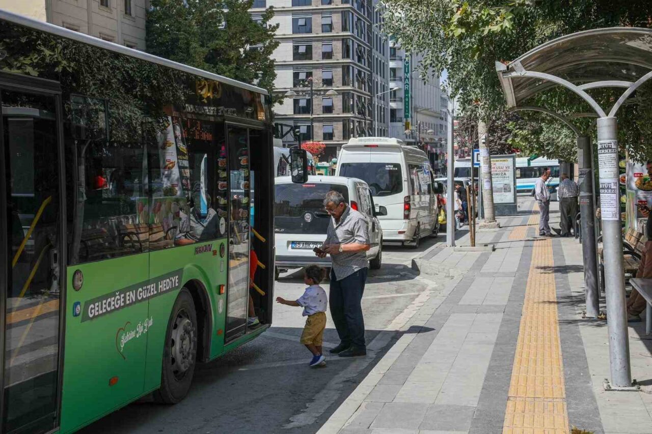 Van Büyükşehir Belediyesi, toplumda farkındalık oluşturmak amacıyla bünyesindeki toplu ulaşım