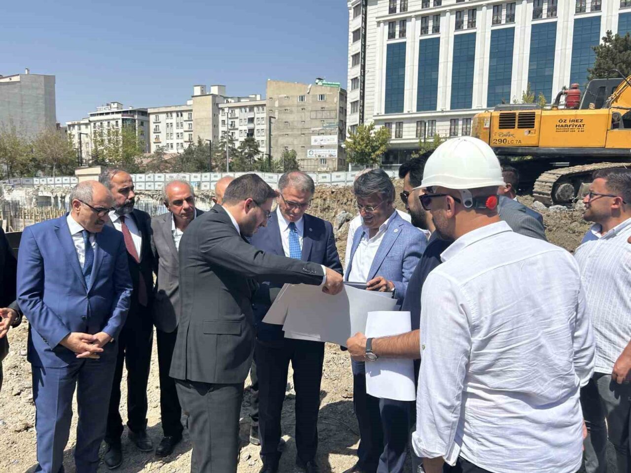 Van Valisi ve Büyükşehir Belediye Başkan Vekili Ozan Balcı, yapımı