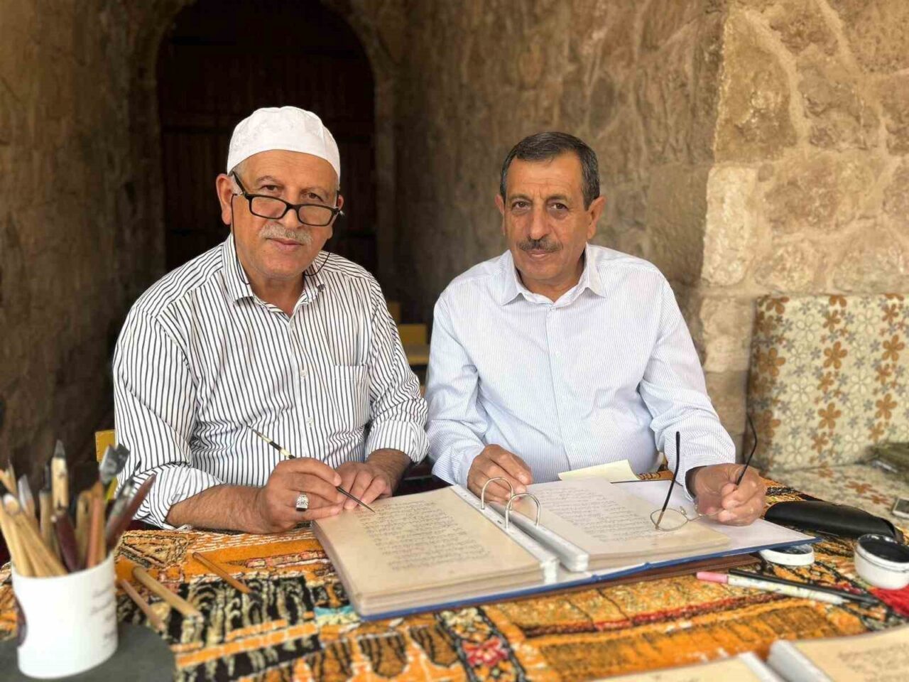 Van’da yaşayan emekli öğretmen Muzaffer Van, hat sanatına duyduğu ilgiyi